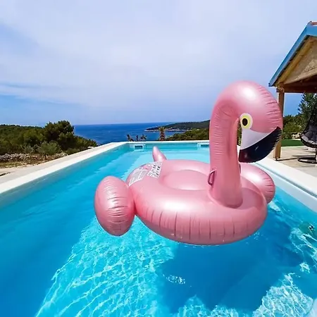 Isolated Paradise Adio Mare Brac בית נופש