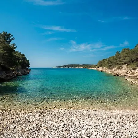 Isolated Paradise Adio Mare Brac בית נופש *