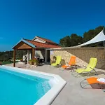 Isolated Paradise Adio Mare Brac * ميلنا