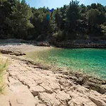 Isolated Paradise Adio Mare Brac * ميلنا