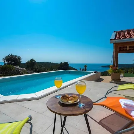 Isolated Paradise Adio Mare Brac 別荘 *