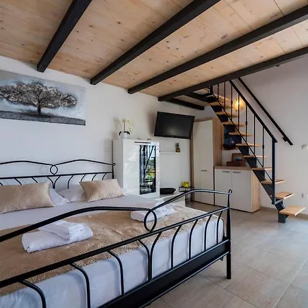 Isolated Paradise Adio Mare Brac 別荘 ミルナ