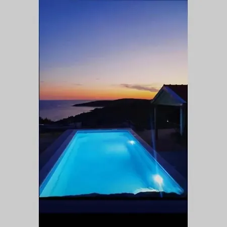 Isolated Paradise Adio Mare Brac 別荘 ミルナ