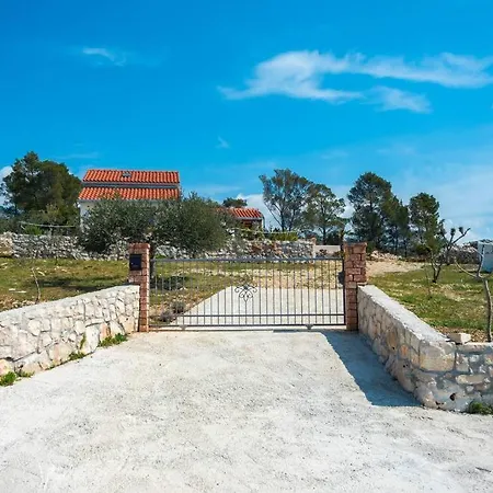 Isolated Paradise Adio Mare Brac * ミルナ