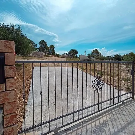 Isolated Paradise Adio Mare Brac 別荘 ミルナ