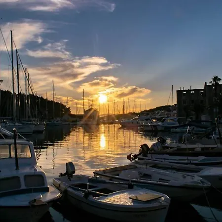 別荘 Isolated Paradise Adio Mare Brac *